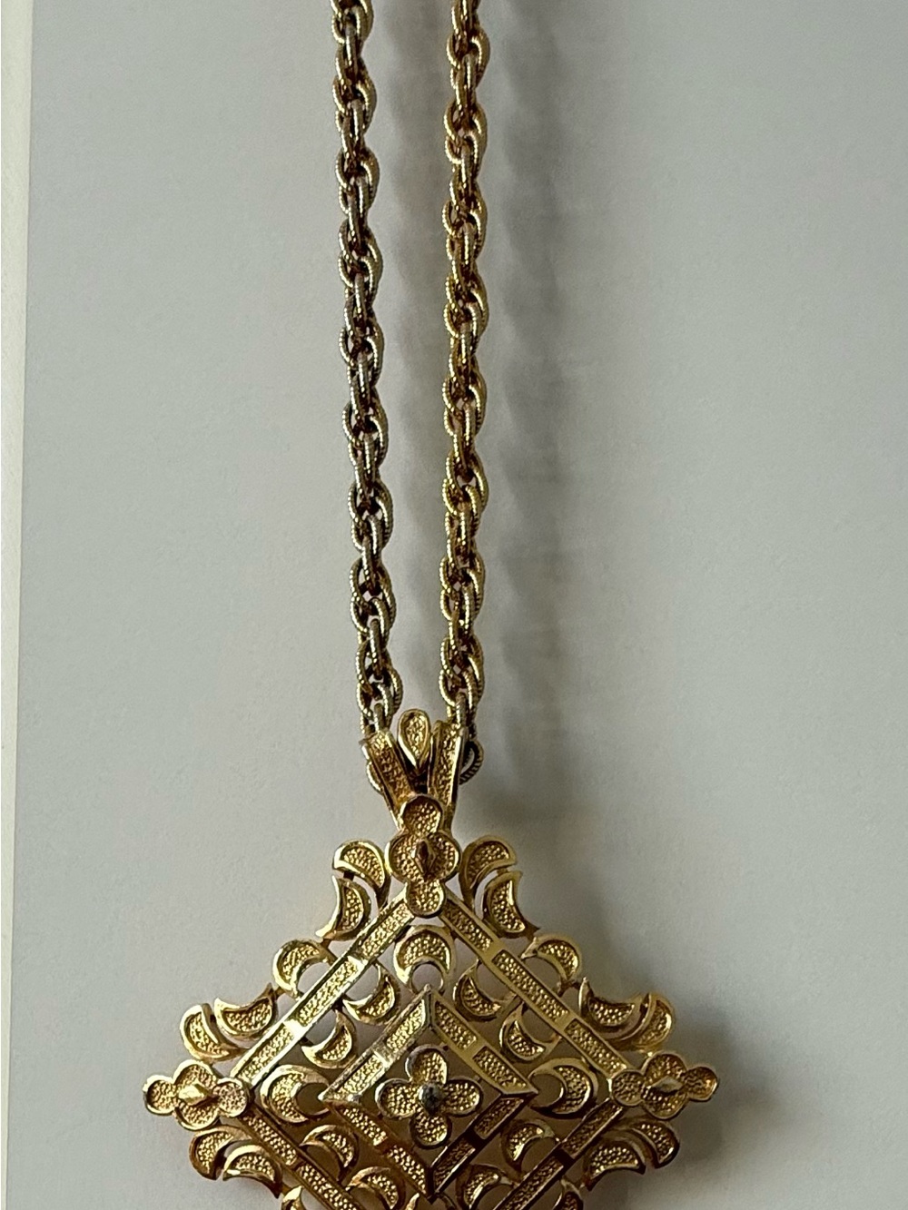 Gold Ornate Filigree Pendant Necklace - Women Jewelry - Picture 5 of 8